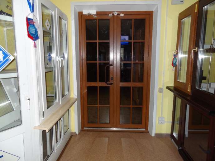 Пластиковые двери